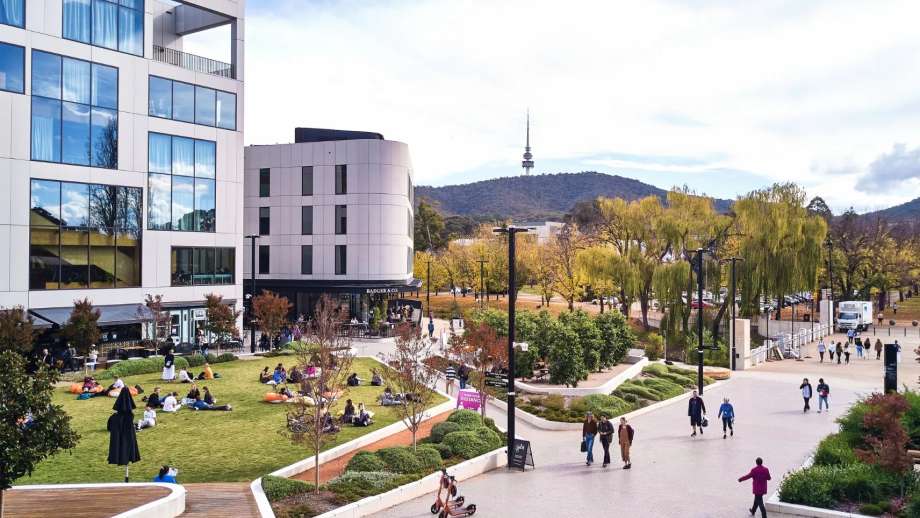 aerial shot of 皇冠体育|皇冠体育博彩|皇冠官网's Acton campus.